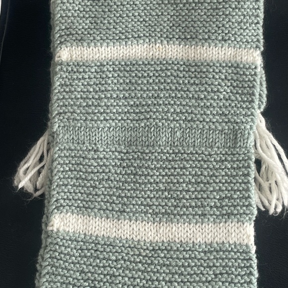 NWOT: Hand-Knit Wool Scarf - Unisex 🌿 New • Fringed Ends. - Picture 5 of 10